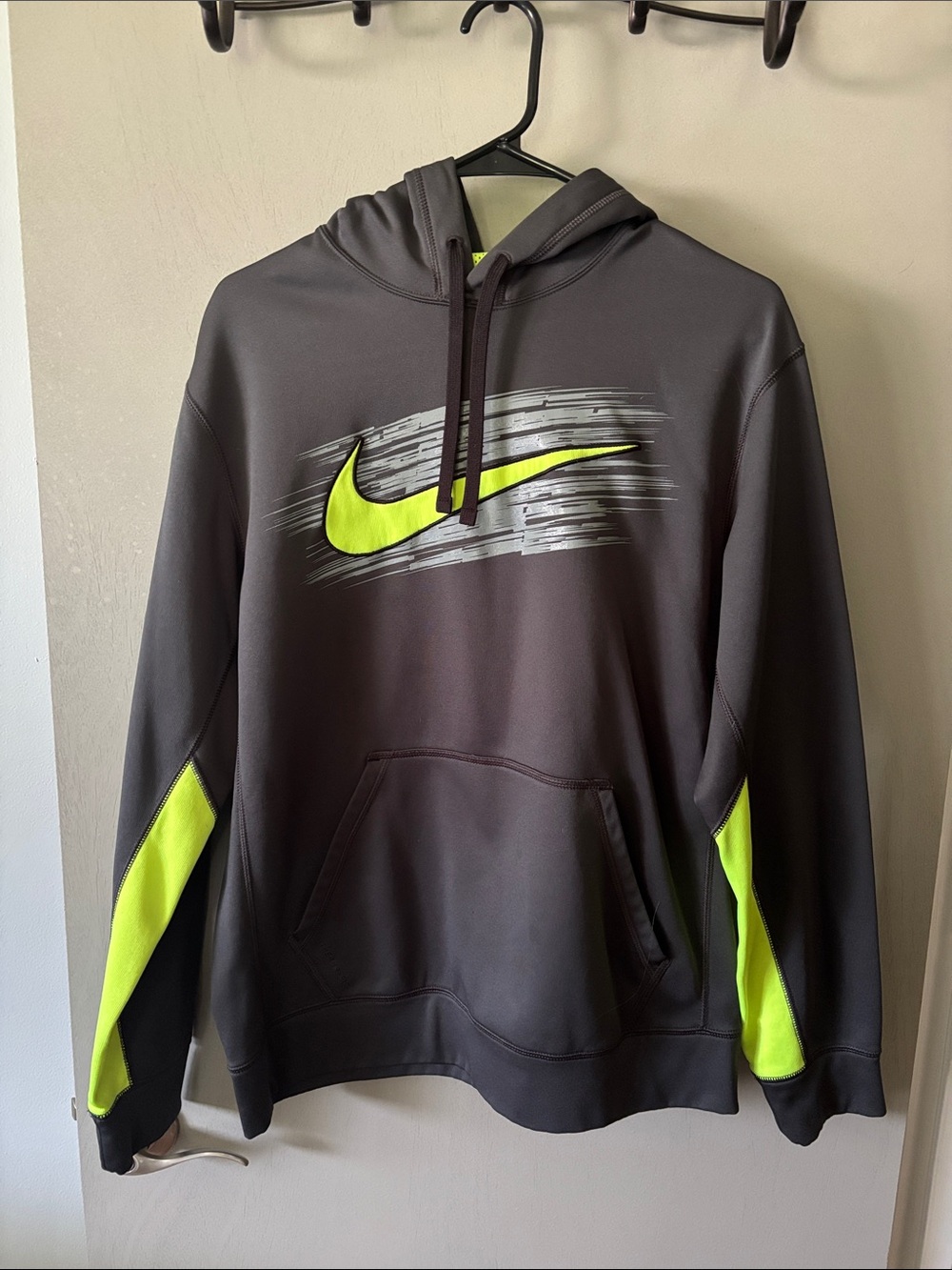 Nike Men’s Gray & Neon Yellow Pullover Hoodie